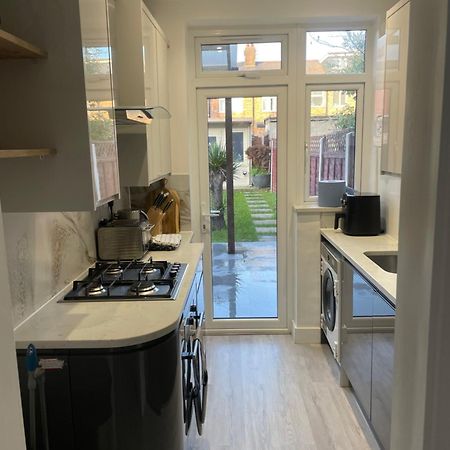 Modern Home With Driveway Parking For 2 Vehicles, Near Tottenham Hotspur Stadium, White Hart Lane Train Station Londres Extérieur photo