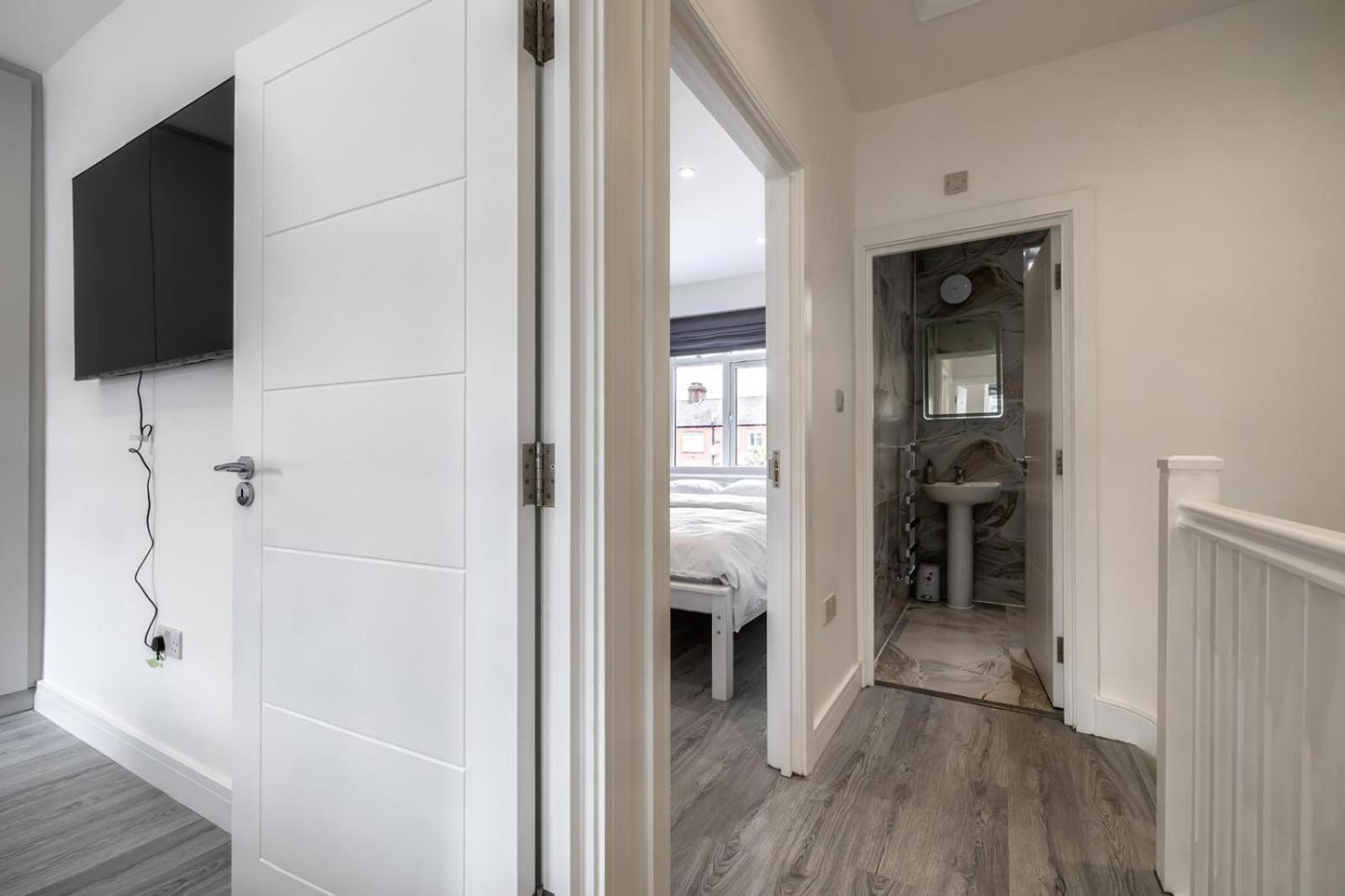 Modern Home With Driveway Parking For 2 Vehicles, Near Tottenham Hotspur Stadium, White Hart Lane Train Station Londres Extérieur photo
